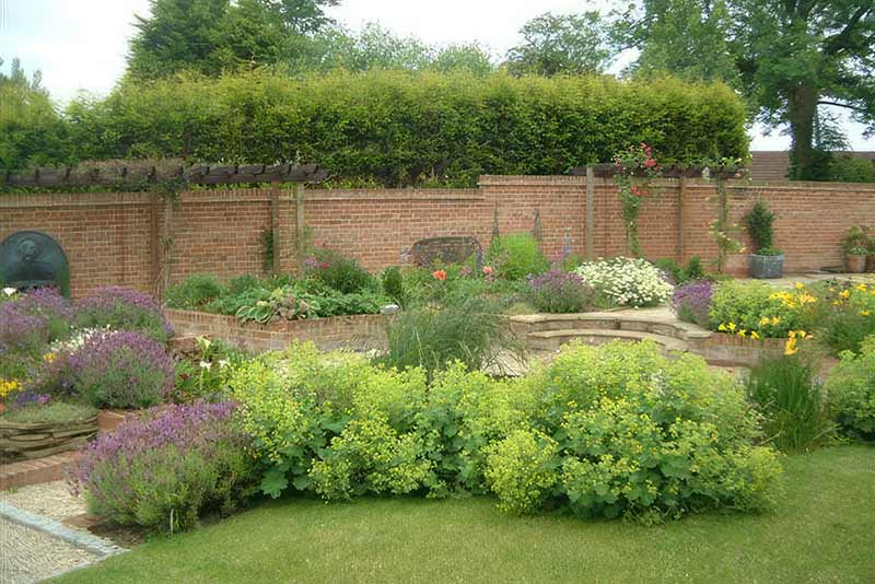 Landscope garden design - The Barns, Burstead